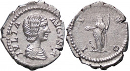 WAHRROMANE IMPERIALI - Giulia Domna (moglie di S. Severo) - Denario C. 97; RIC 137a (AG g. 3,12)
 

qSPL/BB+