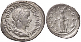 WAHRROMANE IMPERIALI - Gordiano III (238-244) - Denario C. 120; RIC 113 (AG g. 3,17)
 

BB+/BB