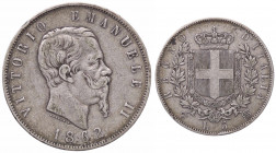 WAHRSAVOIA - Vittorio Emanuele II Re d'Italia (1861-1878) - 5 Lire 1862 T Pag. 484; Mont. 164 RR AG Colpetto
 Colpetto

qBB