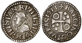1611. Felipe III. Barcelona. 1/2 croat. (Cal. 534). 1,59 g. La cruz no corta la leyenda. Letra L rectificada. Cuatro puntos sobre el busto. Bella. EBC...
