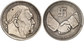 ZEITGESCHICHTE. 
Silbermedaille o. J. (1934, von B. Blecker, 36,1 mm), auf den Tod von Paul v. Hindenburg. Büste / Swastika über Handschlag. mattiert...