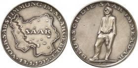 ZEITGESCHICHTE. 
Silbermedaille 1935 (von F. Kölle, 36,2 mm), auf die Volksabstimmung im Saargebiet. Landkarte / Bergmann. Müs. 15.3/49 Var. mattiert...