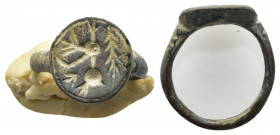 ANCIENT ROMAN BRONZE RING (1ST-5TH CENTURY AD.)
Uncertain fıgure
Condition : See picture. No return
Weight : 6.41 g
Diameter: 22.3 mm