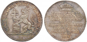 Haus Habsburg. Leopold II. 1790-1792 
Jetonartige Silbermedaille 1790 unsigniert, auf die niederösterreichische Huldigung in Wien. Gekrönter Löwe mit...