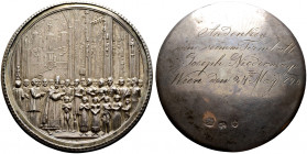 Wien, Stadt. 
"Silbermedaille" o.J. (1820) von L. Heuberger. Hohl geprägtes Klischee mit der Darstellung der Firmung in einer großen Kirche, bei der ...
