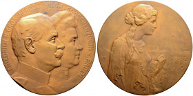 Baden-Durlach. Friedrich II. 1907-1918 
Große Bronzemedaille 1910 von R. Mayer, auf die Silberhochzeit. Beide Brustbilder nach rechts / Hüftbild eine...