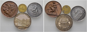 4 Stücke: HAMBURG. Dabei Silbermedaille 1803 von Döll und Loos, auf die Tausendjahrfeier der Stadt (39 mm); Bronzemedaille 1867 von Kullrich, auf die ...
