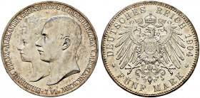 Silbermünzen des Kaiserreiches. MECKLENBURG-SCHWERIN 
Friedrich Franz IV. 1897-1918. 5 Mark 1904 A. Hochzeit. J. 87. leichte Tönung, minimale Randune...