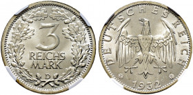 Weimarer Republik. 
3 Reichsmark 1932 D. Kursmünze. J. 349. In Plastikholder der NGC (slabbed) mit der Bewertung MS 66 selten in dieser Erhaltung, fa...