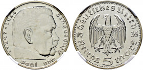 Drittes Reich. 
5 Reichsmark 1935 D. Hindenburg. J. 360. In Plastikholder der NGC (slabbed) mit der Bewertung PF 63+ CAMEO winzige Kratzer auf dem Re...