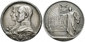 Centenary of the Peseta (1868-1931). Alfonso XIII (1886-1931). Medal. 1929. Barcelona. Ag. 73,51 g. EXPOSICION INTERNACIONAL DE BARCELONA. Engraver: A...