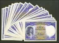 Conjunto de 24 billetes de 100 Pesetas emitidos el 25 de Abril de 1931, sin serie (Edifil 2021: 360). EBC+/MBC. A EXAMINAR.