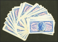 Conjunto de 49 billetes de 50 Céntimos emitidos en 1937 con las series B y C, la mayoría con numeraciones muy próximas entre ellas y muchas correlativ...
