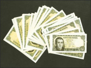 Conjunto de 48 billetes de 5 Pesetas emitidos el 16 de Agosto 1951 con las series B, D, F, T, 1D, 1E y 1G, con numeraciones muy próximas, la mayoría c...