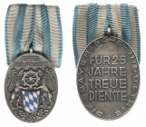 Bavaria: Treudienstabzeichen der Bayerischen Industrie fur 25 Jahre.
Silver commemorative medal with miniature and box of issue. Made by Deschler & S...