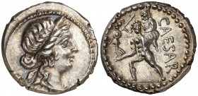 (47-46 a.C.). Julio César. Denario. (Spink 1402) (S. 12) (Craw. 458/1). 3,87 g. Muy bella. Rara así. EBC+.
