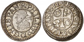 1611. Felipe III. Barcelona. 1/2 croat. (Cal. 534) (Badia 101 var) (Cru.C.G. 4342). 1,84 g. Bella. Brillo original. Rara así. S/C-.