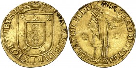 Portugal. Juan III (1521-1557). Lisboa. San Vicente. (Fr. 31) (Gomes 187.01). 7,60 g. AU. Bella. Rara. EBC-.