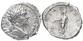 197 d.C. Septimio Severo. Roma. Denario. DS 4122 l. Ag. 2,91 g. VOTA PVBLICA. Emperador togado sacrificando a izquierda. MBC+. Est.60.