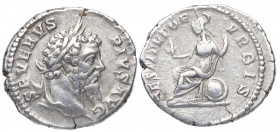207 d.C. Septimio Severo. Roma. Denario. DS 4131 f. Ag. 3,24 g. RESTITVTOR VRBIS. Roma sentada a izquierda. MBC+. Est.60.