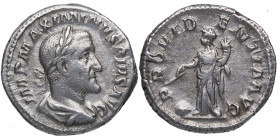 235/8 d.C. Maximino I (235-238 d.C). Roma. Denario. RSC 77 – RIC 13. Ag. 2,88 g. PROVIDENTIA AVG. Providencia a izquierda. MBC+. Est.70.