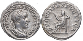 240 d.C. Gordiano III (238-244 d.C). Roma. Denario. RSC 340 – RIC 130. Ag. 3,53 g. SECVRITAS PVBLICA. Seguridad sentada a izquierda. EBC-. Est.70.
