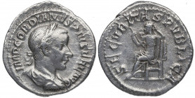 240 d.C. Gordiano III (238-244 d.C). Roma. Denario. RSC 340 – RIC 130. Ag. 3,01 g. SECVRITAS PVBLICA. Seguridad sentada a izquierda. MBC+. Est.70.