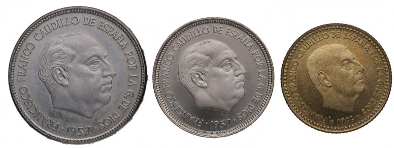 1966*75,1957*75 y 1957*75. Franco (1939-1975). Lote de 3 monedas de 1, 5 y 25 pe...