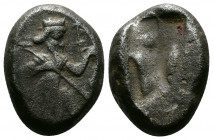 (5.43g 15mm Silver) Achaemenid Kings of Persia AR Siglos. Sardes, circa 420-375 BC. 
Persian king or hero in kneeling-running right, holding spear and...