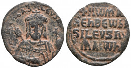 BYZANTINE EMPIRE. Constantine VII and Romanus I. 913-959/920-944. Æ follis. 5.4gr 26.2mm