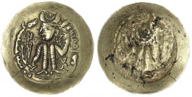 Hunnen
Khingila, ca. 430-490
Dinar (Skyphat) ELEKTRON um 440/490. Auf dem Boden sitzender Herrscher mit angewinkelten Knien hält Dreizack/Shiva mit ...