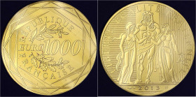 Frankreich
Fünfte Republik, seit 1958
1000 Euro 2013, Herkules-Gruppe. 17 g. Feingold. In Originalschatulle.
Polierte Platte