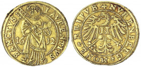 Nürnberg
Stadt
Goldgulden 1612. St. Laurentius teilt Jahreszahl, Kopf mit einfachem Heiligenschein/Adler mit N auf Brust. 3,20 g.
sehr schön/vorzüg...