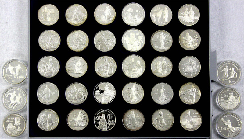 China
Lots der Volksrepublik China
36 Silbergedenkmünzen aus 1983 bis 1993. 5 ...