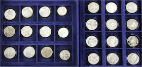 China
Lots der Volksrepublik China
Schatulle mit 24 Gedenk-Silbermünzen: 1 X 3 Yuan 1992, 23 X 5 Yuan aus 1985-1995.
Polierte Platte