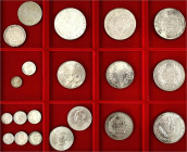 Indien
Lots
20 Silbermünzen aus 1884 bis 1975. Von 2 Annas bis 50 Rupien. Dabei auch Portugiesisch Indien 1 Rupie 1935, Gedenkmünzen zu 3 X 10 Rupie...