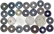 Japan
Lots
27 Münzen: 22 X Mon Kanei Tsuho, 1 X 4 Mon, 3 X 50 Sen Silber, 1 X Yen mit Chopmarks.
schön bis sehr schön