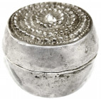 Thailand
Chakri-Dynastie Bangkok, seit 1782
Fein getriebene Silberdose mit Deckel, 19. Jh. Motiv Königskrone. Durchmesser 50 mm, 24,7 g.
vorzüglich...