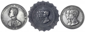 Thailand
Rama V., 1868-1910
3 Medaillen: Silbermedaille 1882 Eröffnung der Vajiranana Bibliothek; Silbermedaille 1871 auf seinen 18. Geburtstag; ges...