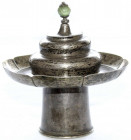 Tibet
Teeschale mit Deckel, erste Hälfte 20. Jh. Höhe 11 cm. Silber 900, 176,24 g. Im Deckel Jade-Perle