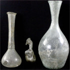 Rom
Objekte aus Glas
3 römische Glas-Gefäße: intakte Vase, Höhe 15 cm; Urguentarium, Höhe 12,5 cm (Fehlstellen im Boden); zusammengeschmolzenes Bals...