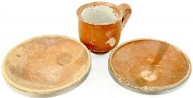 Rom
Objekte aus Keramik
2 Schalen und eine Tasse aus rötlichem Ton, 3./4. Jh. n. Chr. Durchmesser 145 mm, 152 mm, Höhe der Tasse 85 mm.
intakt
Pro...