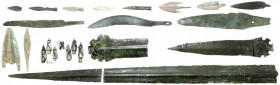 Lots
Konvolut Blankwaffen der Bronzezeit: Luristan Schwertklinge (in 3 Teile gebrochen, aber vollständig), Dolchklinge, 14 Pfeilspitzen, 4 weitere Kl...
