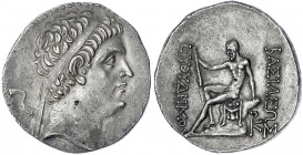 Baktria
Königreich
Euthydemos I., 230/190 v.Chr
Tetradrachme 230/190 v. Chr. Kopf mit Diadem r./Herakles mit Keule auf Fels sitzend. 16,51 g. Stemp...