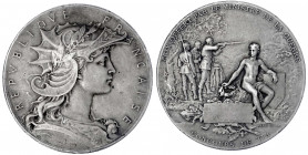 Frankreich
Dritte Republik, 1870-1940
Silbermedaille o.J. (um 1900) von Dubois. Schiesspreis des Kriegsministeriums. 51 mm; 66,77 g.
sehr schön/vor...