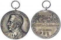 Drittes Reich
Tragbare, versilberte Bronzemedaille, graviert 1933. Adolf-Hitler-Schiessen der Schützenges. Kreuznach mit Stempelung WHW. 34 mm.
vorz...