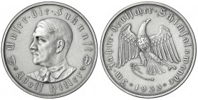Drittes Reich
Silbermedaille 1933, Preuss. Staatsmünze, auf Hitler und die Machtergreifung. Büste Hitler l./ Adler mit Hakenkreuz auf Brust, "Im Jahr...