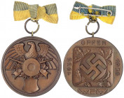 Drittes Reich
Tragbare Bronzemedaille 1935/1936 an Bandschleife. Schützenmedaille Opfer WHW. 40 mm.
vorzüglich/Stempelglanz