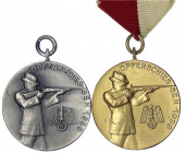 Drittes Reich
2 tragbare Bronzemedaillen 1938. Opferschiessen. Je 28 mm. Eine versilbert (graviert "7. bester Schütze"), eine vergoldet (mit Band).
...