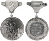 Drittes Reich
Tragbare Zinkmedaille an Hakenkreuz-Spange 1939/1940. Kriegs-WHW-Opferschiessen. 40 mm.
vorzüglich, korrodiert